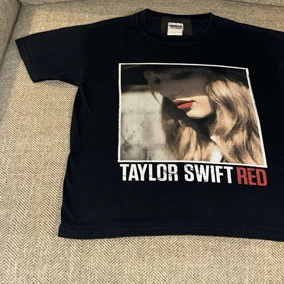 2013 Taylor Swift Red International Concert/Tour T-Shirt YTH SM Red Tour Unisex - Picture 4 of 16